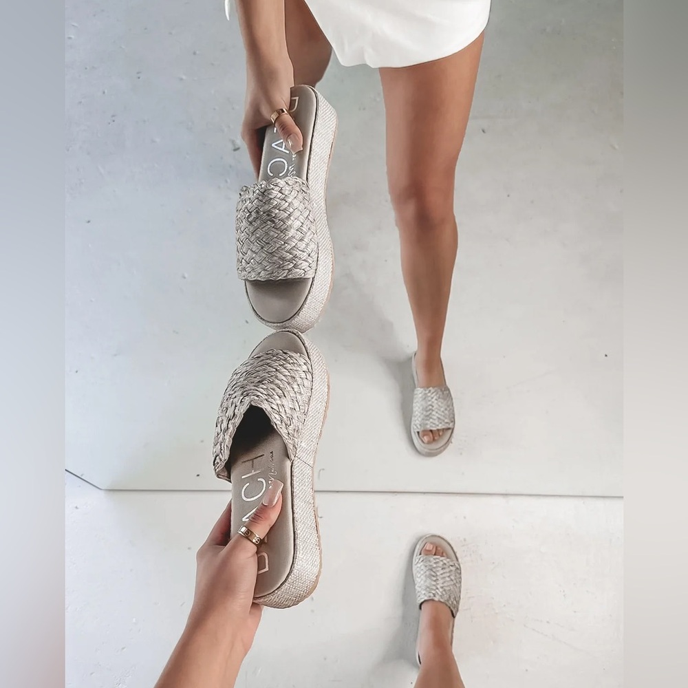 MATISSE Silver Woven Platform Slip On Sandals SZ 9